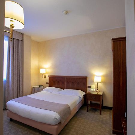 Hotel Scia' On Martin Buscate Esterno foto