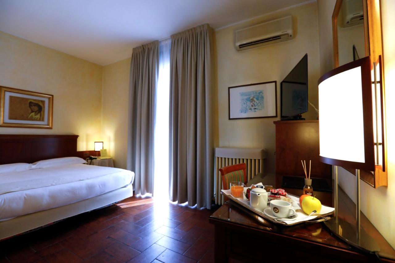 Hotel Scia' On Martin Buscate Esterno foto