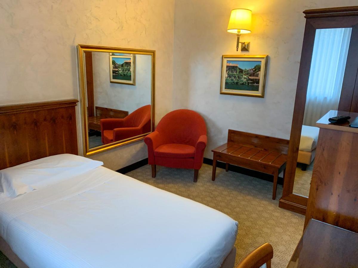 Hotel Scia' On Martin Buscate Esterno foto