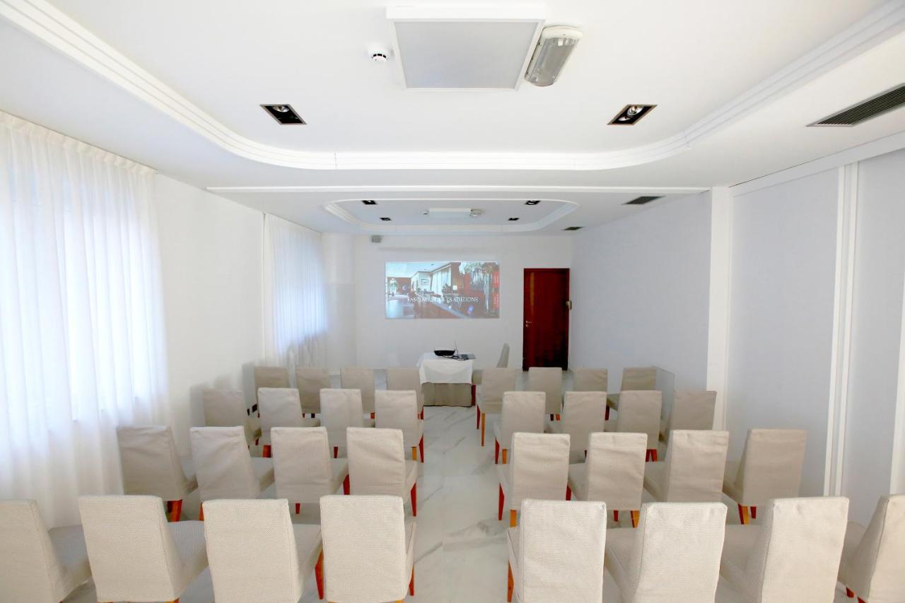 Hotel Scia' On Martin Buscate Esterno foto