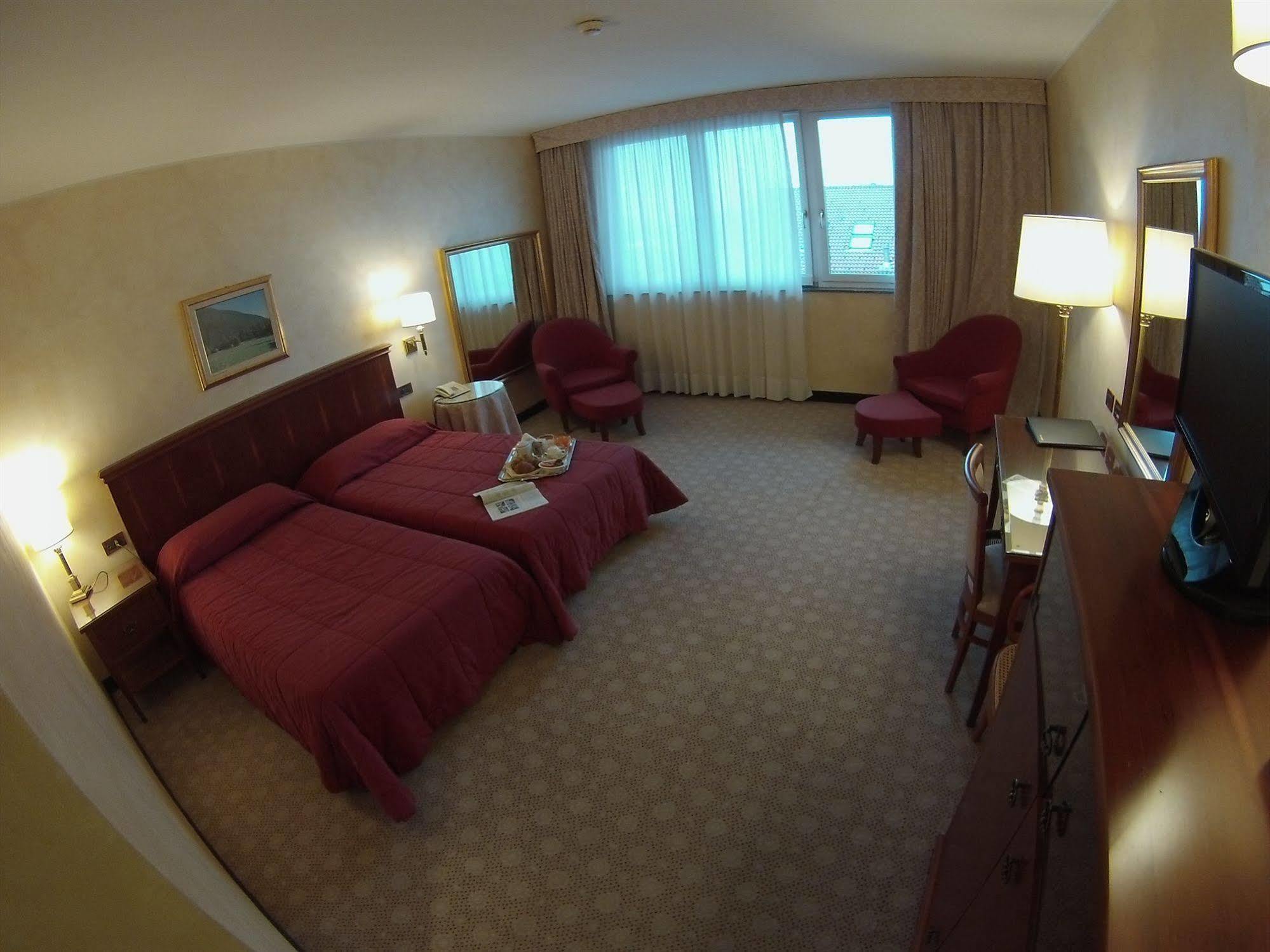Hotel Scia' On Martin Buscate Esterno foto