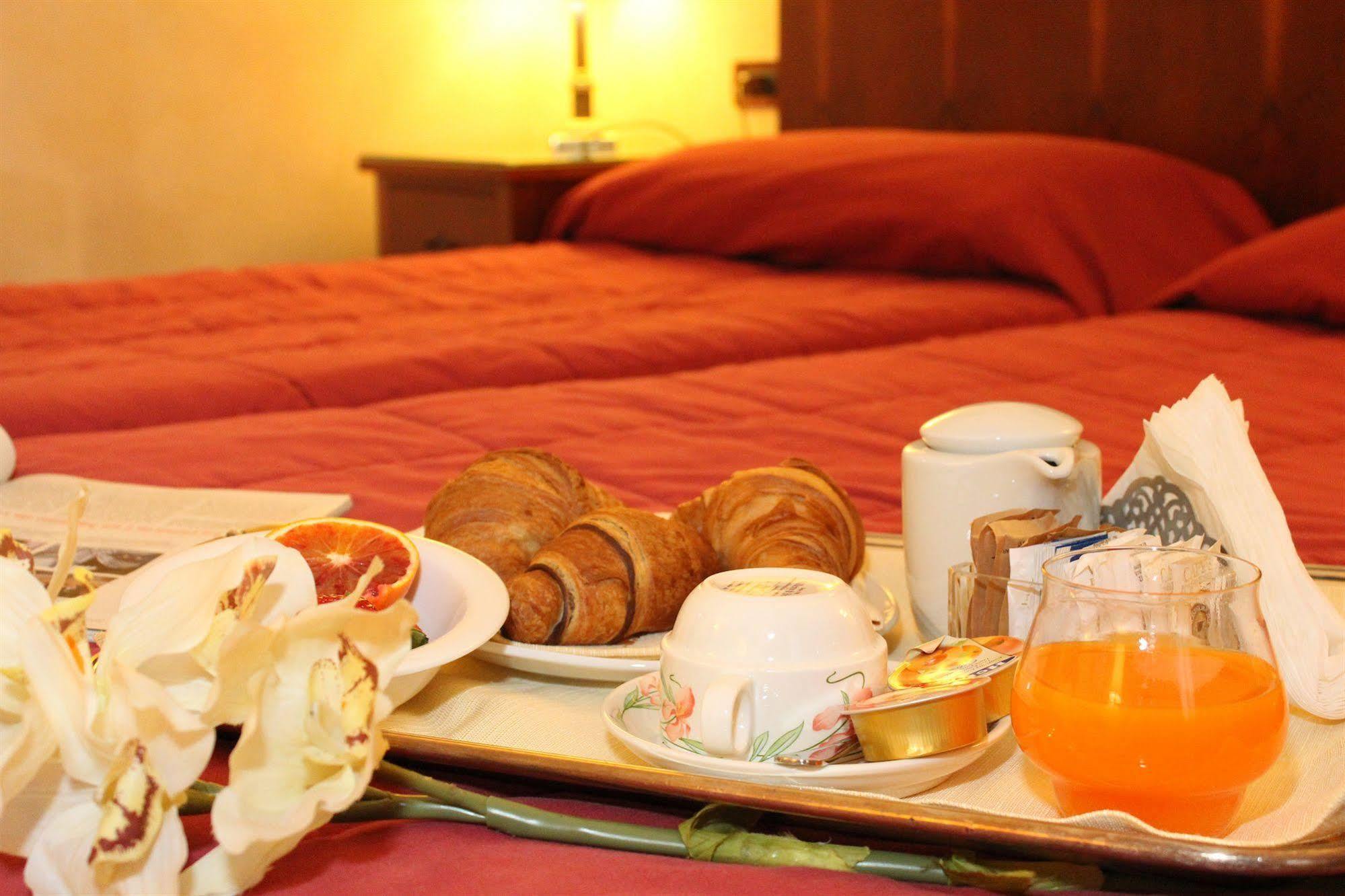 Hotel Scia' On Martin Buscate Esterno foto