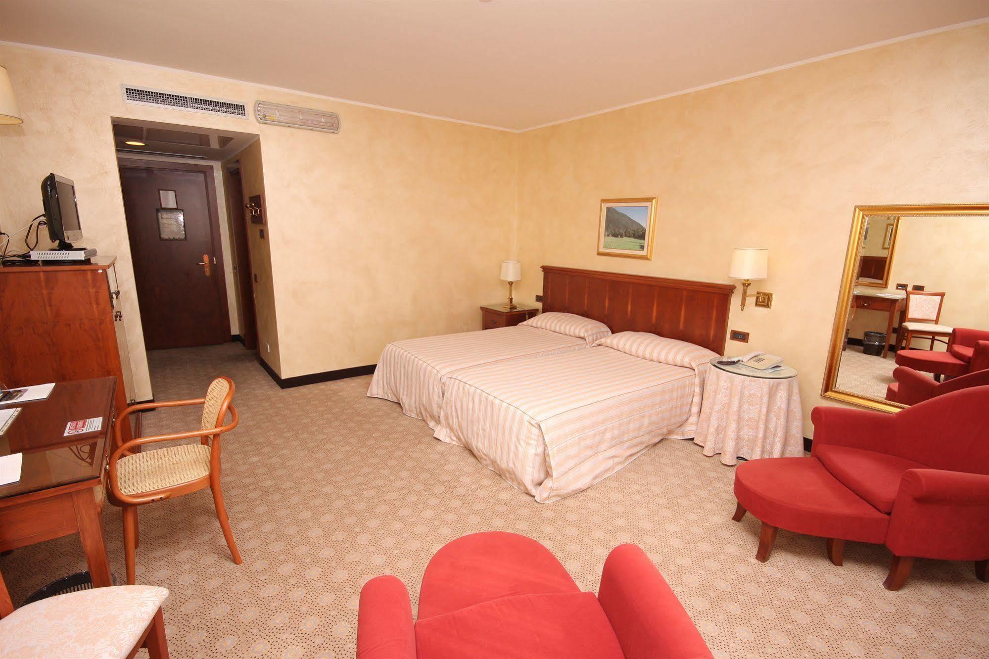 Hotel Scia' On Martin Buscate Esterno foto