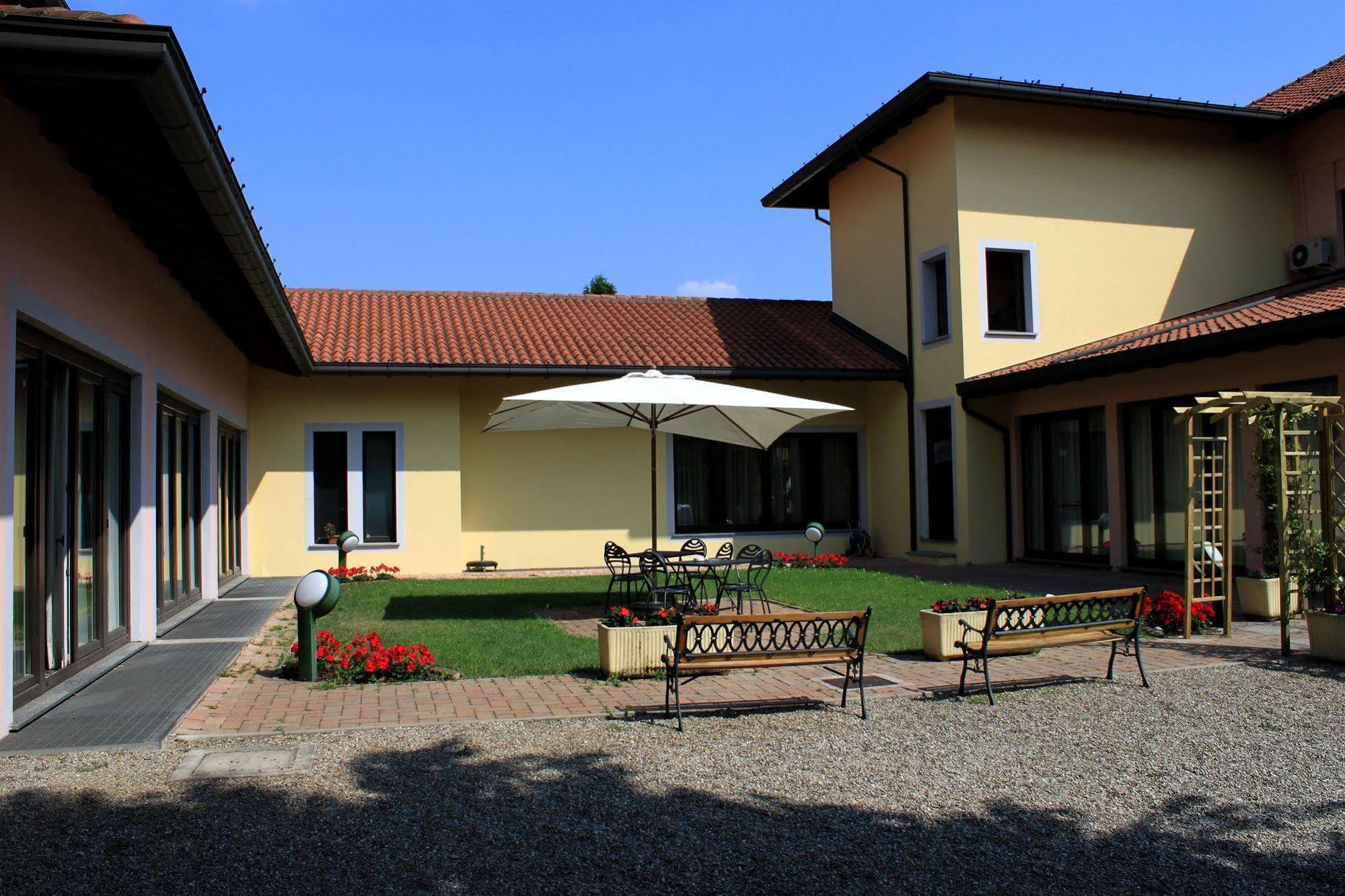 Hotel Scia' On Martin Buscate Esterno foto