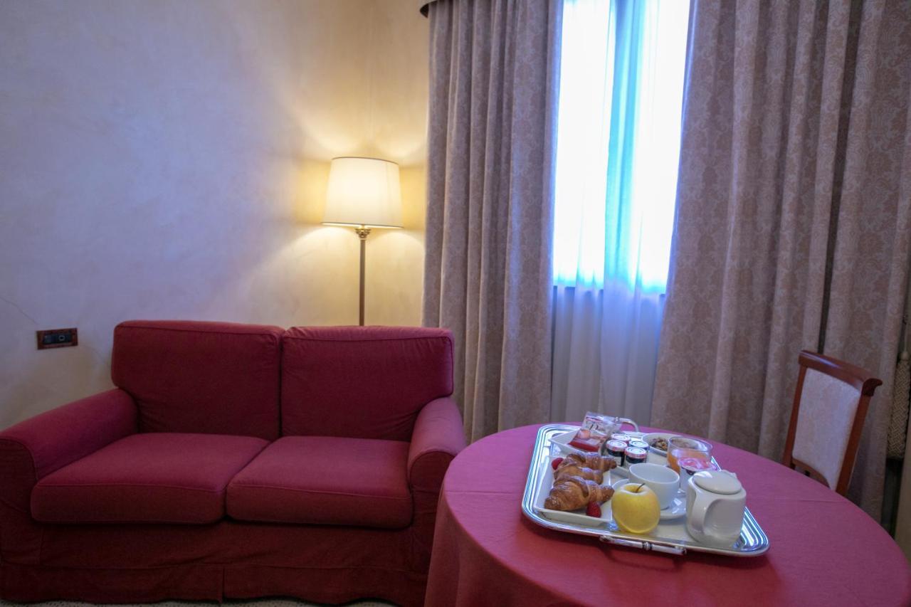 Hotel Scia' On Martin Buscate Esterno foto