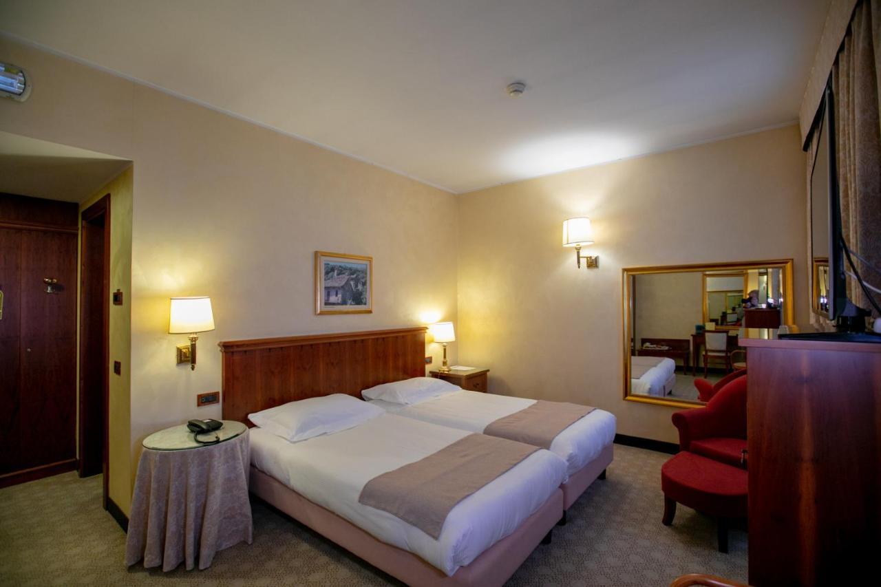 Hotel Scia' On Martin Buscate Esterno foto