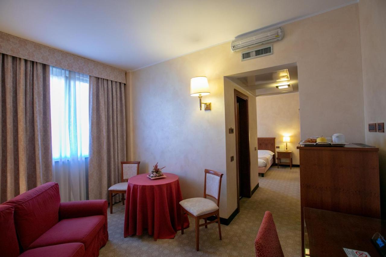 Hotel Scia' On Martin Buscate Esterno foto