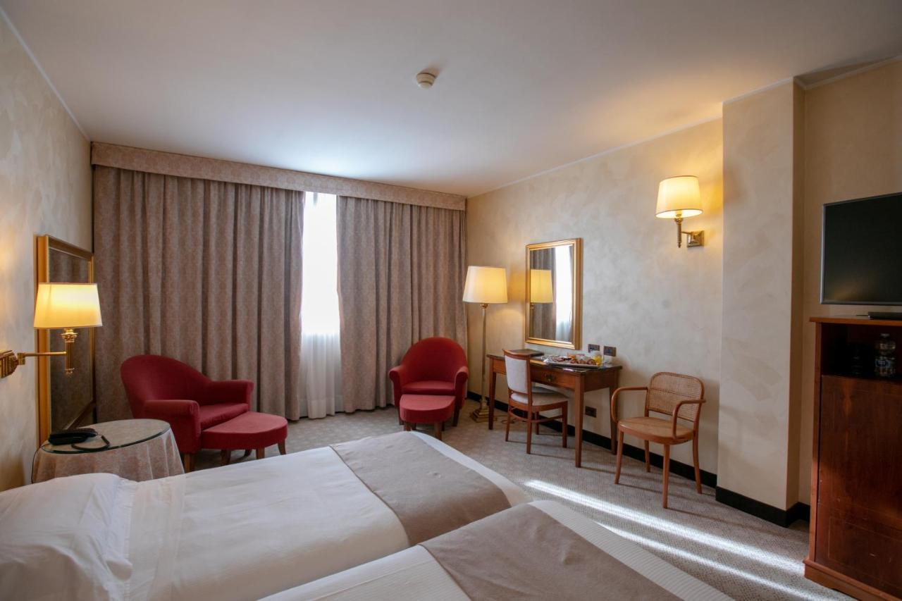 Hotel Scia' On Martin Buscate Esterno foto