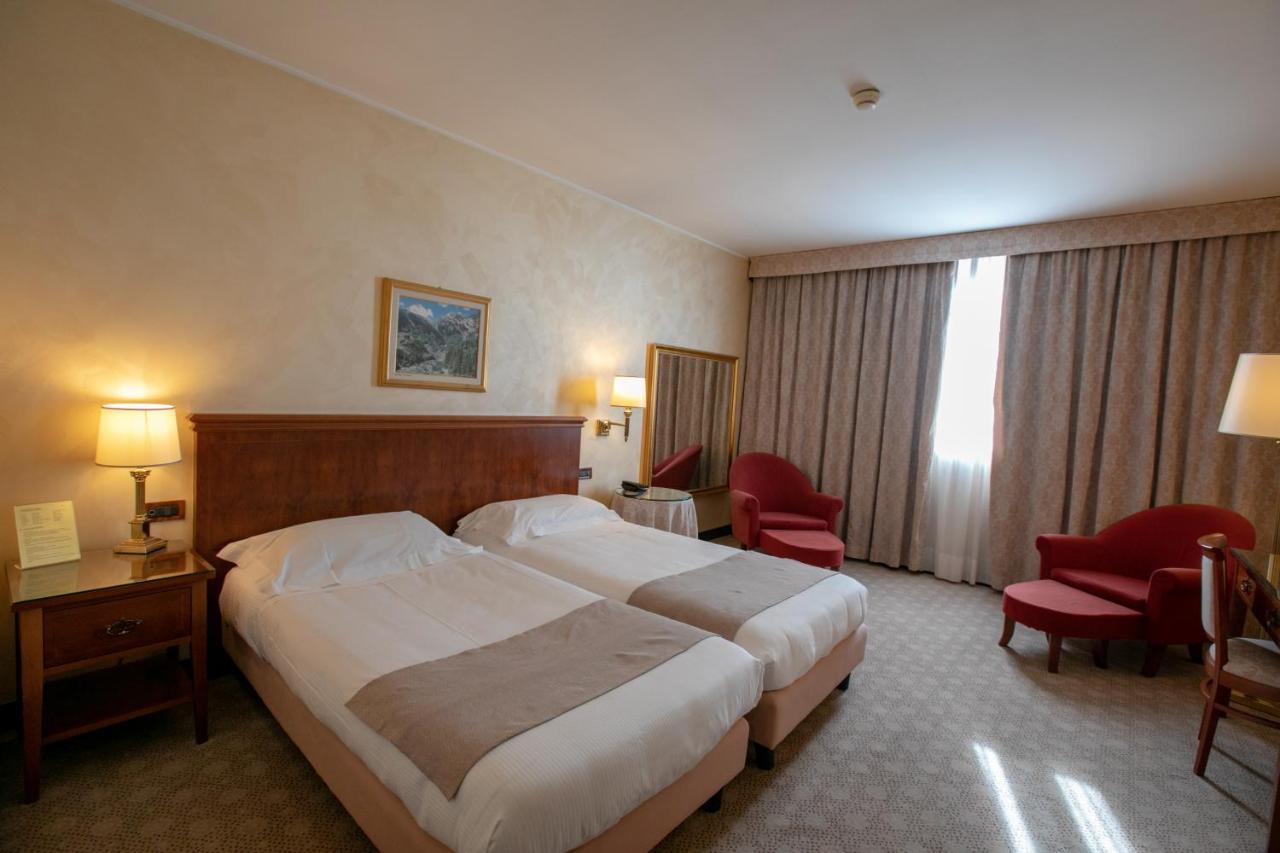Hotel Scia' On Martin Buscate Esterno foto