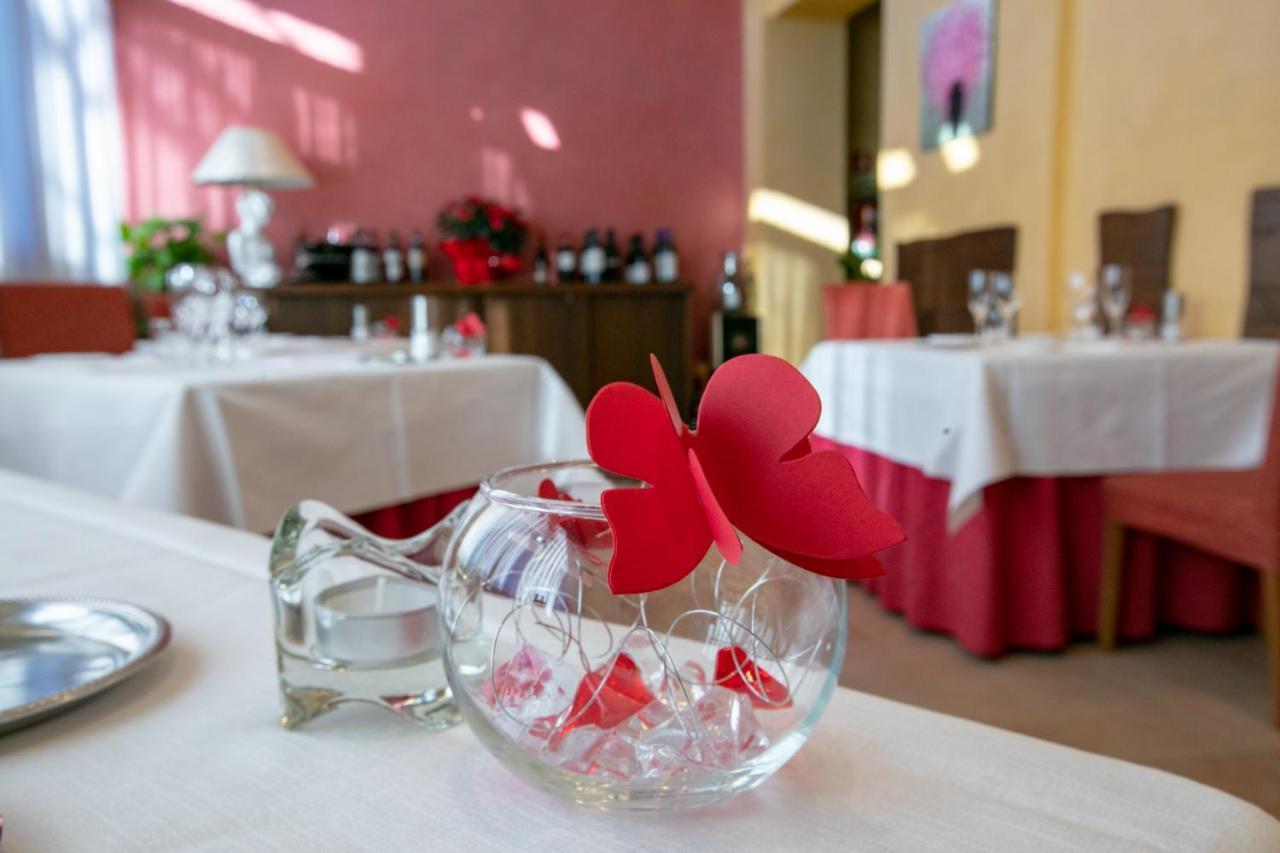 Hotel Scia' On Martin Buscate Esterno foto