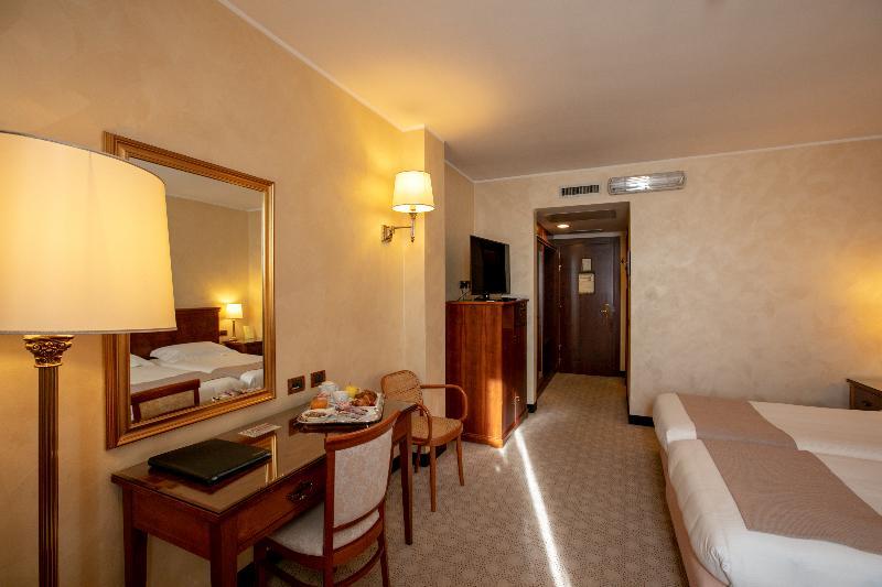 Hotel Scia' On Martin Buscate Esterno foto