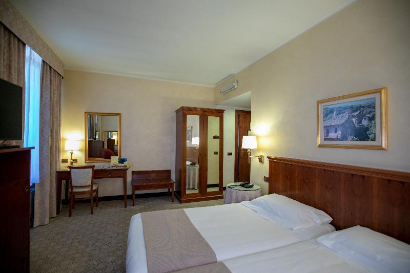 Hotel Scia' On Martin Buscate Esterno foto